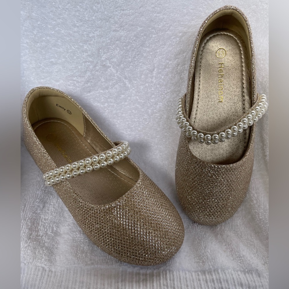 HeHalnom gold glitter flats with pearl like strap, girls size US little kid 13